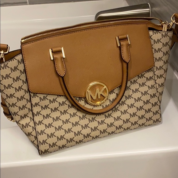 Michael Kors tote and wallet bundle